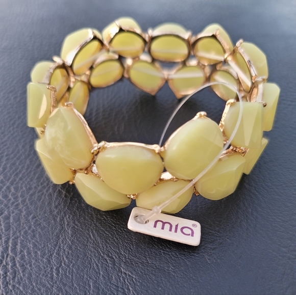 MIA Yellow & Gold Stretch Bracelet - NEW WITH TAGS NWT - Picture 7 of 7